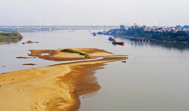 Nguồn nước hạ lưu sông Hồng có thể thiếu hụt đến 70% - Ảnh 1