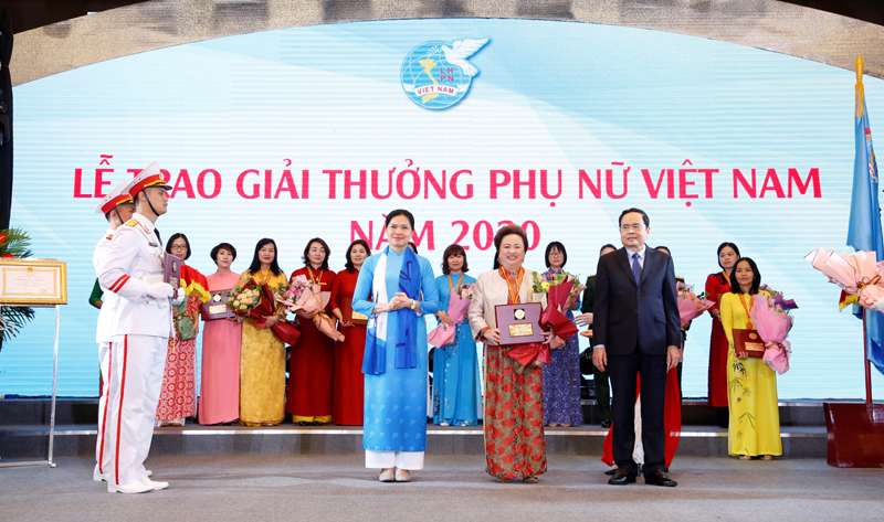 Chủ tịch Tập đoàn BRG Bà Nguyễn Thị Nga - Nữ doanh nhân duy nhất được tôn vinh phụ nữ Việt Nam 2020 - Ảnh 1