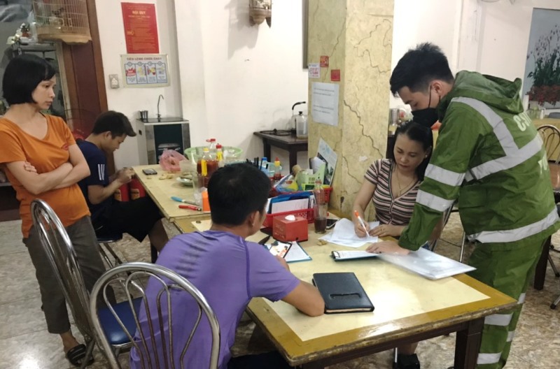 Quận Thanh Xuân: Tuyên truyền, xử phạt các trường hợp vi phạm phòng dịch Covid-19 - Ảnh 1