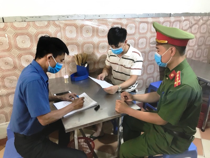 Quận Thanh Xuân: Tuyên truyền, xử phạt các trường hợp vi phạm phòng dịch Covid-19 - Ảnh 3