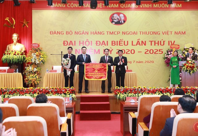 Đảng bộ Vietcombank đạt thành tích xuất sắc nhiệm kỳ 2015 - 2020 - Ảnh 3