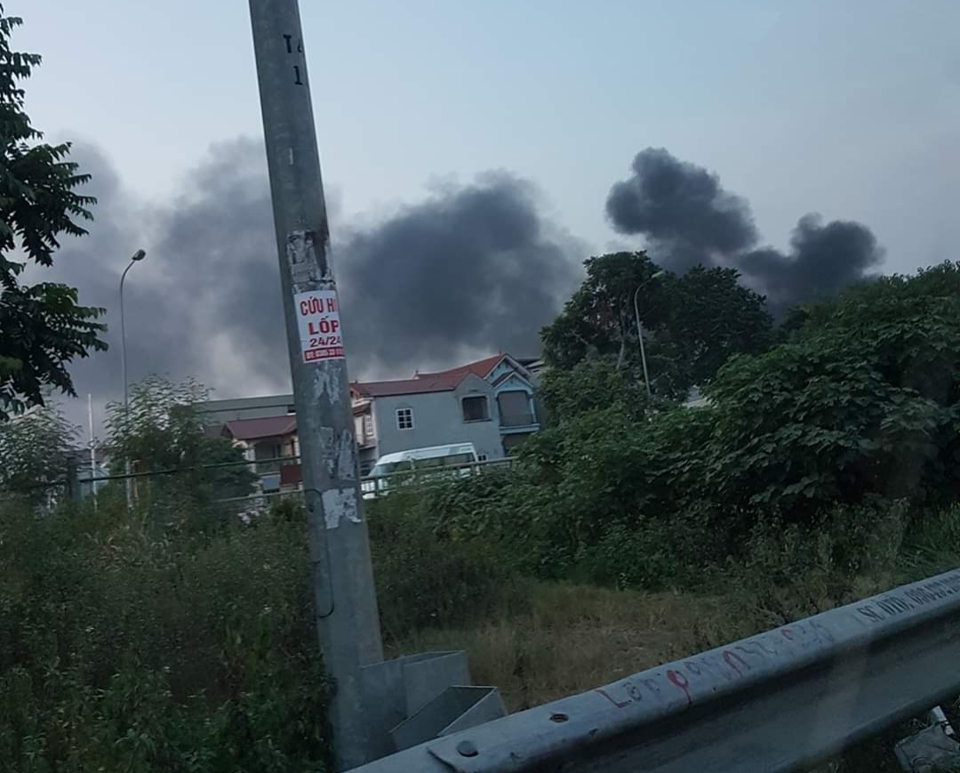 Cháy dữ dội tại khu nhà xưởng ở huyện Hoài Đức - Ảnh 2
