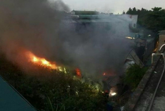 Cháy dữ dội tại khu nhà xưởng ở huyện Hoài Đức - Ảnh 4