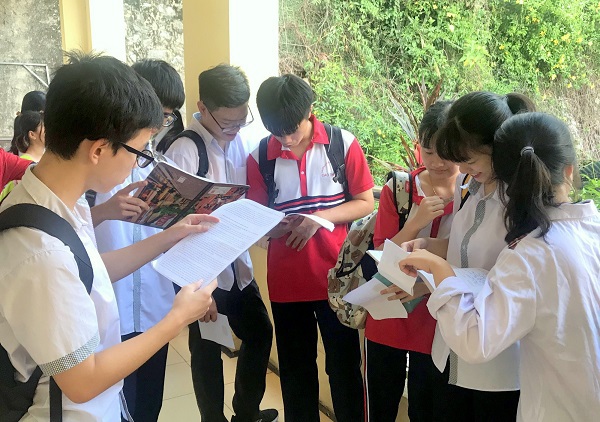 Quảng Ninh: Kỳ thi THPT có 51 thí sinh vắng mặt, 2 thí sinh vi phạm quy chế - Ảnh 1