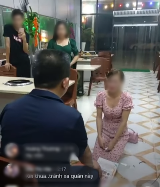Vụ nữ khách bị đe dọa, bắt quỳ gối ở Bắc Ninh: Khởi tố, bắt tạm giam chủ quán nhắng nướng - Ảnh 2