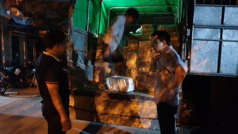 Hà Nội: "Đột kích" cơ sở gia công, thu giữ hàng tấn sách lậu ở Tây Mỗ - Ảnh 10