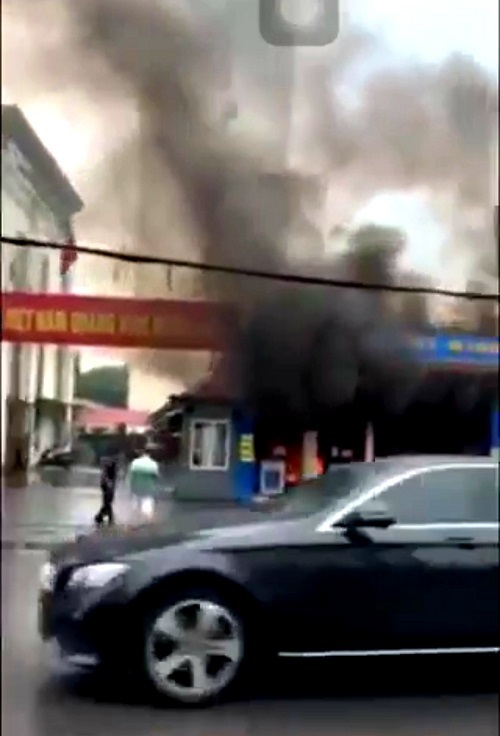 Hải Phòng: Cháy lớn tại cây xăng dầu trên đường Lạch Tray - Ảnh 2