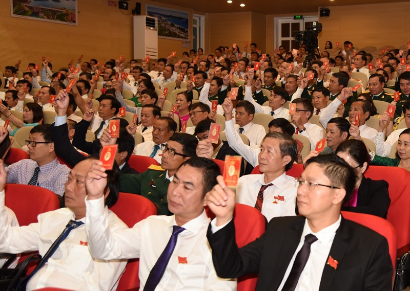 Đại biểu Đại hội đảng bộ tỉnh Quảng Ngãi lần thứ XX ủng hộ đồng bào miền Trung - Ảnh 1