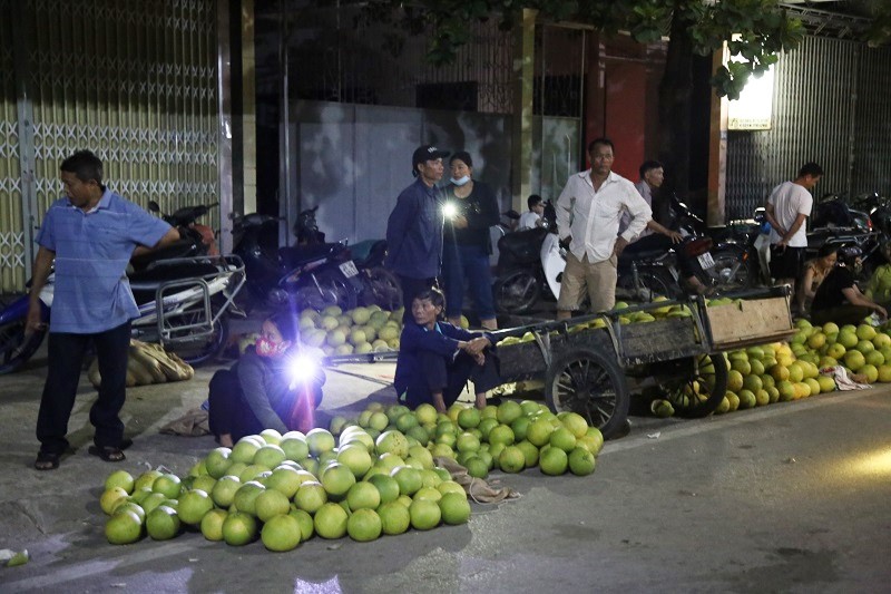 Hà Tĩnh: Chợ đêm bán trái cây "gây nghiện” - Ảnh 3