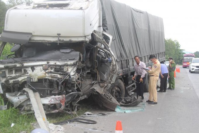 Tăng cường kiểm soát xe khách chạy đêm sau tai nạn 8 người tử vong tại Bình Thuận - Ảnh 1