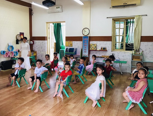 Học sinh huyện Thanh Trì hân hoan trong ngày khai trường - Ảnh 8