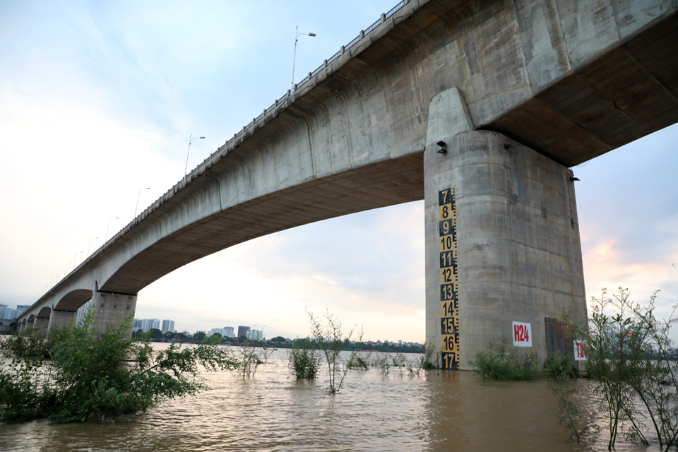 Hà Nội: Nước sông Hồng dâng cao, người dân gặp khó - Ảnh 4