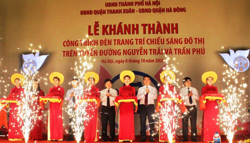 Khánh thành công trình đèn trang trí chiếu sáng trục đường Nguyễn Trãi - Trần Phú - Ảnh 2