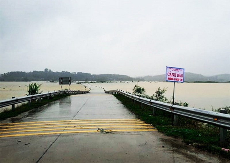 Hà Tĩnh: Nước lũ lên mức báo động, nhiều địa phương bị cô lập - Ảnh 3