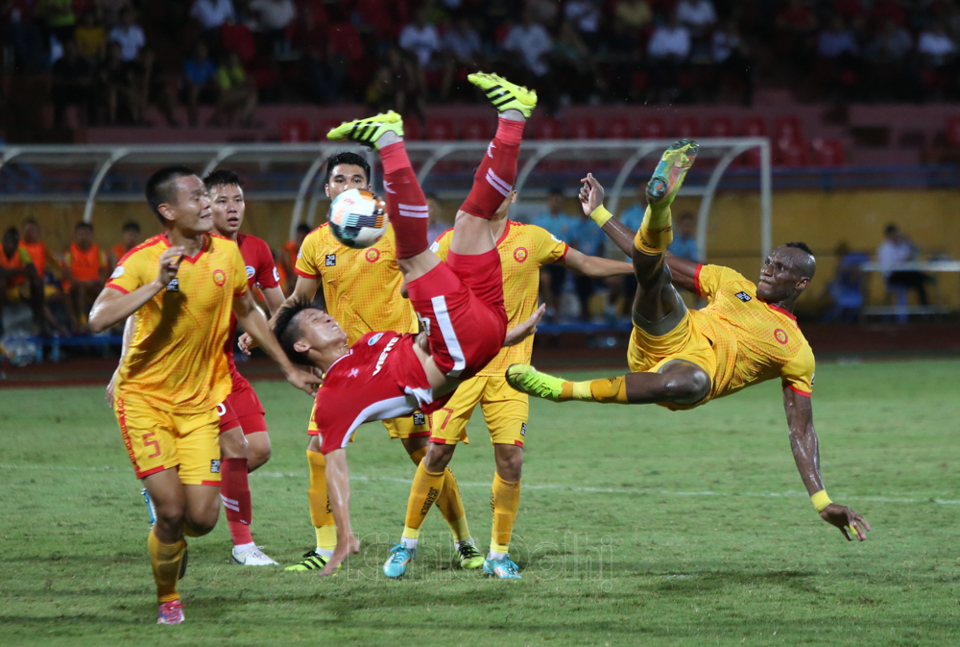 Vòng 6 V-League 2020: Thanh Hoá hồi sinh, SLNA thua đậm trước TP Hồ Chí Minh - Ảnh 2