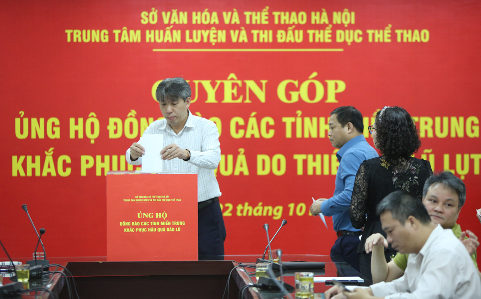 Trung tâm Huấn luyện và thi đấu TDTT Hà Nội ủng hộ đồng bào miền Trung hơn 280 triệu đồng - Ảnh 3