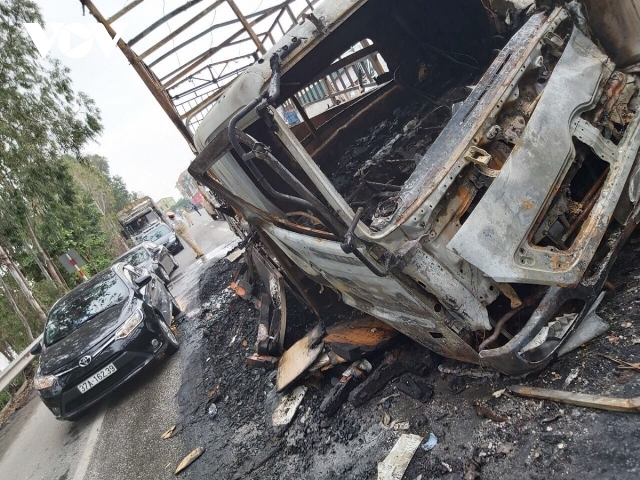Tai nạn giao thông mới nhất hôm nay 26/10: Hai xe bốc cháy dữ dội trên quốc lộ 1A - Ảnh 1