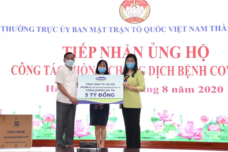 Vinamilk ủng hộ 8 tỷ đồng cho Hà Nội và 3 tỉnh miền Trung chiến đấu chống dịch Covid-19 - Ảnh 1
