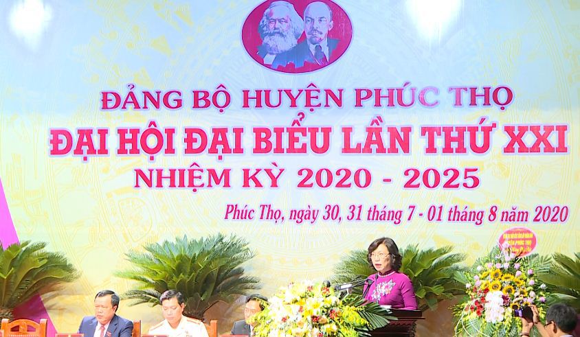 Bà Lê Thị Thu Hằng tiếp tục được bầu làm Bí thư Huyện ủy Phúc Thọ - Ảnh 1