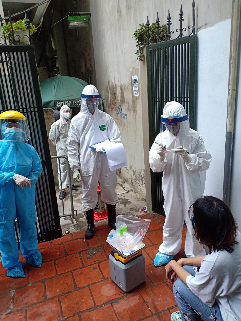 Phong tỏa ngõ 147 Trương Định, xét nghiệm 13 người liên quan ca dương tính với SARS-CoV-2 - Ảnh 2