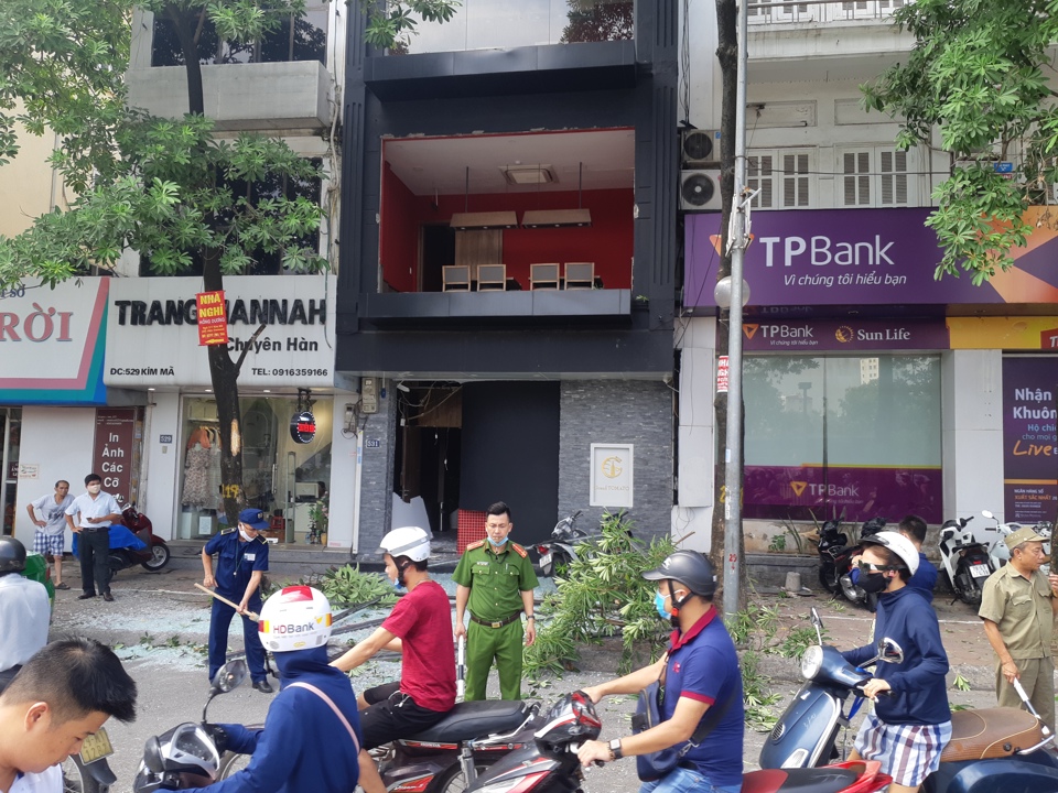 Hà Nội: Nổ lớn tại một nhà hàng trên phố Kim Mã, 3 người bị thương - Ảnh 1
