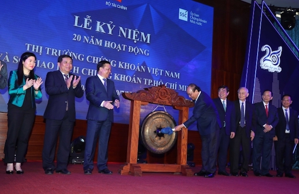 Thủ tướng Nguyễn Xuân Phúc: Thị trường chứng khoán là “phong vũ biểu" của nền kinh tế - Ảnh 1