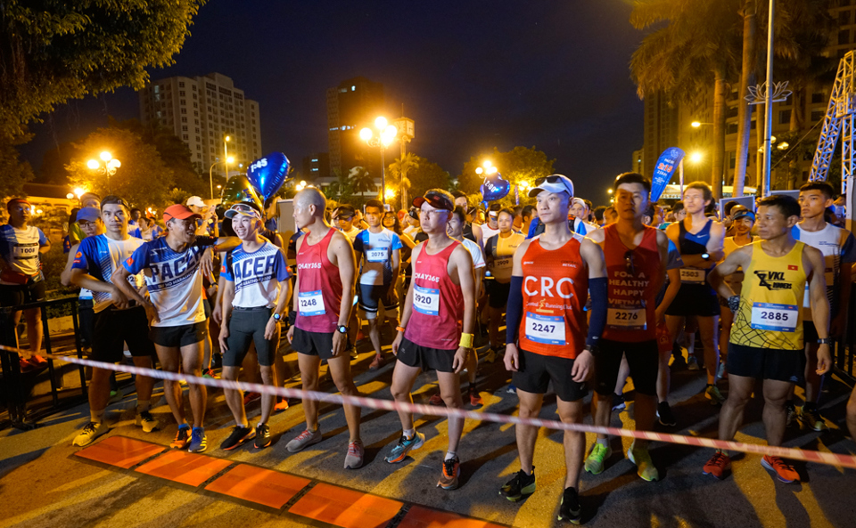 Nhà vô địch SEA Games 30 phô diễn sức mạnh tại giải Tay Ho Half Marathon - Ảnh 4