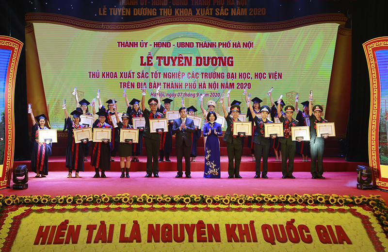 Hà Nội tuyên dương 88 Thủ khoa xuất sắc năm 2020 - Ảnh 4