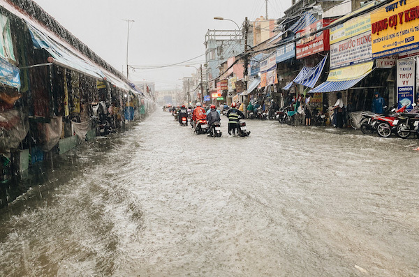 TP Hồ Chí Minh: Thủ Đức ngập nặng sau mưa lớn - Ảnh 1