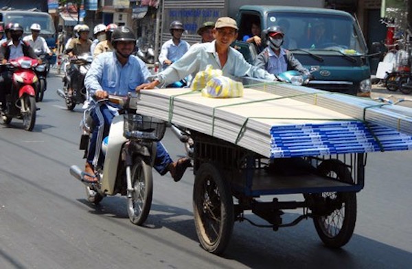 Đề xuất cấm xe 3 bánh vào trung tâm TP Hồ Chí Minh - Ảnh 1