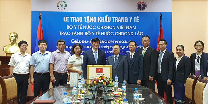 Việt Nam tặng Lào 200.000 khẩu trang y tế - Ảnh 1