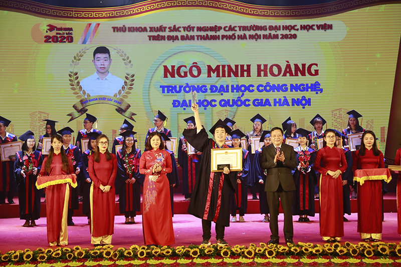Hà Nội tuyên dương 88 Thủ khoa xuất sắc năm 2020 - Ảnh 2