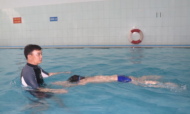 Hiệu quả từ phong trào dạy bơi cho học sinh - Ảnh 1
