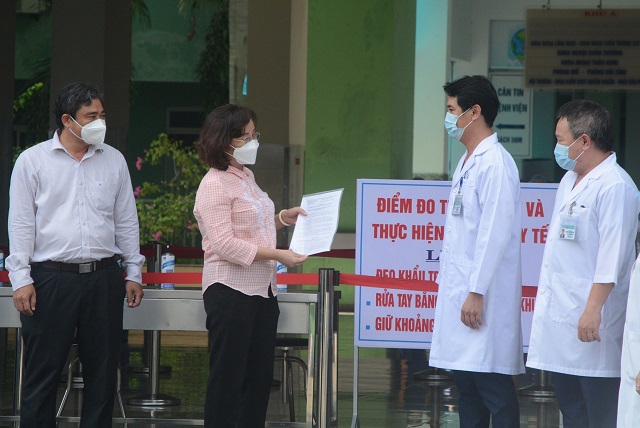 Bệnh viện Đà Nẵng dỡ cách ly sau 30 ngày: Bài học xương máu của ngành y - Ảnh 1