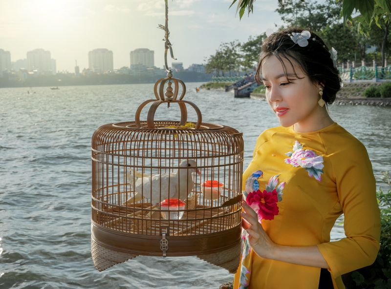 Vẻ đẹp của người con gái Việt trong tà áo dài thêu tay truyền thống - Ảnh 1