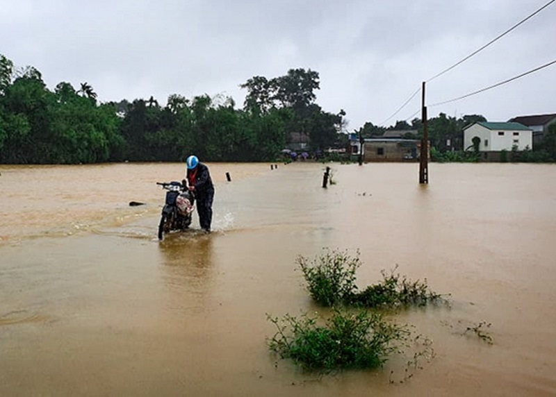 Hà Tĩnh: Nước lũ lên mức báo động, nhiều địa phương bị cô lập - Ảnh 4