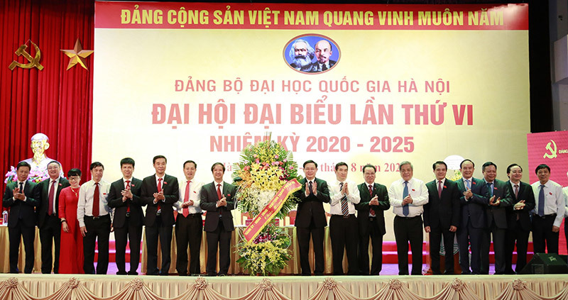 Đại hội đại biểu lần thứ VI Đảng bộ Đại học Quốc gia Hà Nội: Phấn đấu đến 2025 lọt vào nhóm 500 trường hàng đầu thế giới - Ảnh 4