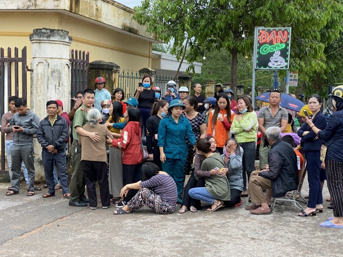 Sạt lở vùi lấp 22 người ở Quảng Trị: Đã thông đường, xe đưa những thi thể ra ngoài - Ảnh 3