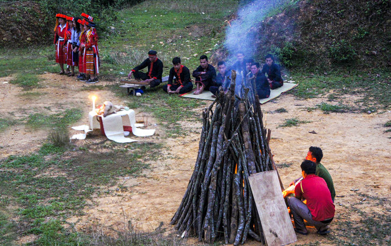 Độc đáo lễ hội nhảy lửa của tộc người Pà Thẻn - Ảnh 2