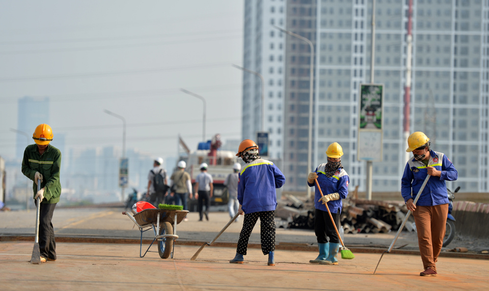 Toàn cảnh đại công trường sửa chữa mặt cầu Thăng Long - Ảnh 7