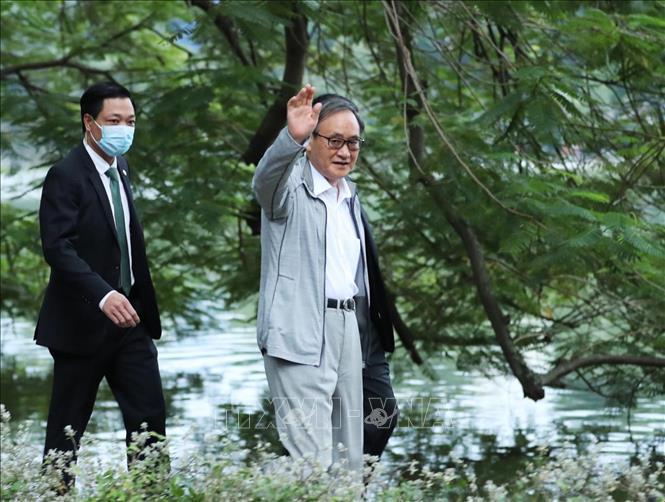 Thủ tướng Nhật Bản Suga Yoshihide đi dạo hồ Hoàn Kiếm - Ảnh 3