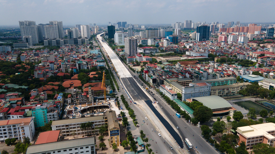 Cận cảnh đường Vành đai 3 trên cao nối cầu Thăng Long - Mai Dịch đã hoàn thành 90% - Ảnh 2