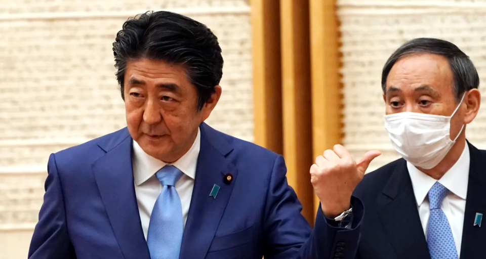Vấn đề của tân Thủ tướng Nhật: Bước qua cái bóng Shinzo Abe - Ảnh 3