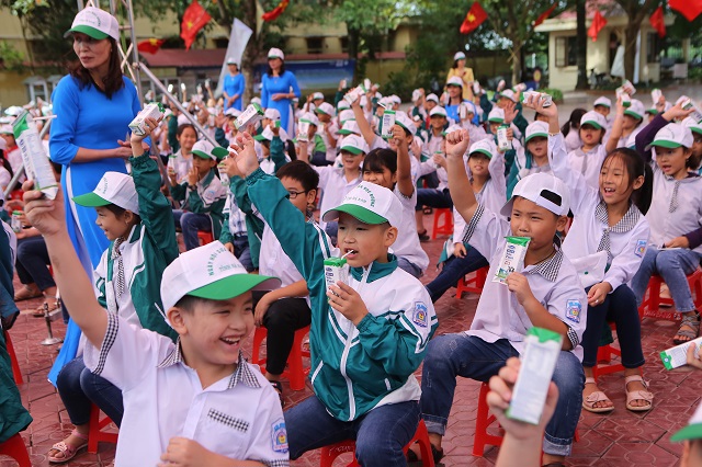 Tỉnh Hà Nam phát động Chương trình Sữa học đường năm học 2020 - 2021 - Ảnh 2