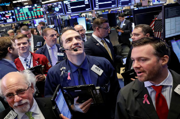 Nhà đầu tư ồ ạt mua vào, chứng khoán Mỹ quay đầu tăng mạnh - Ảnh 1