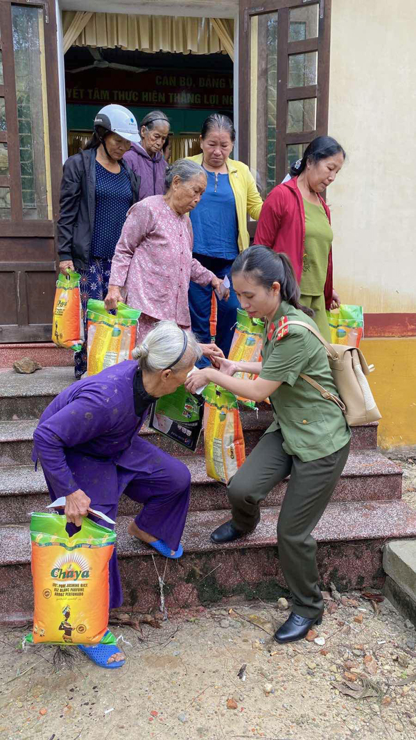 Sơn Hà ủng hộ người dân chịu thiệt hại do mưa lũ tại Thừa Thiên Huế - Ảnh 3
