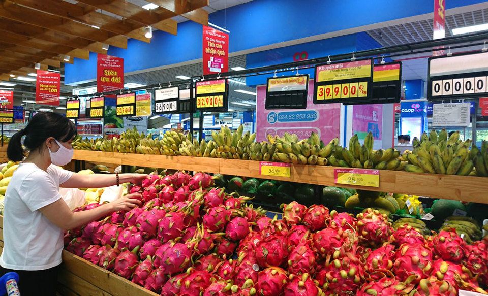 Thanh long giá rẻ tràn về Hà Nội, trong siêu thị giá vẫn cao ngất ngưởng - Ảnh 3