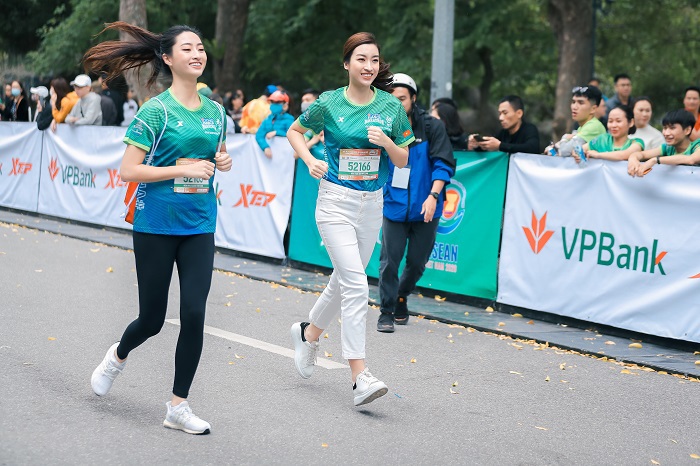 Dàn Hoa hậu nổi bật trên cung đường chạy giải VPBank Hanoi Marathon ASEAN 2020 - Ảnh 4