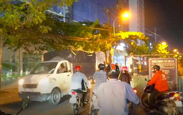TP Hồ Chí Minh: Người dân kêu khổ vì "lô cốt" bủa vây khắp các nẻo đường - Ảnh 6