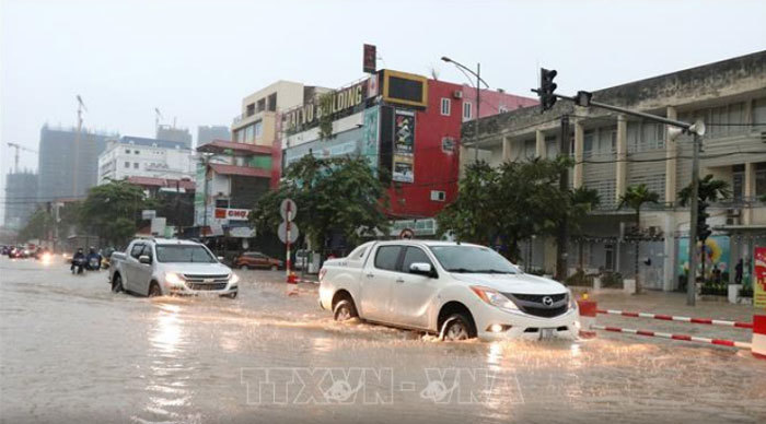 TP Thái Nguyên: Mưa lớn kéo dài khiến nhiều tuyến phố ngập trong biển nước - Ảnh 7